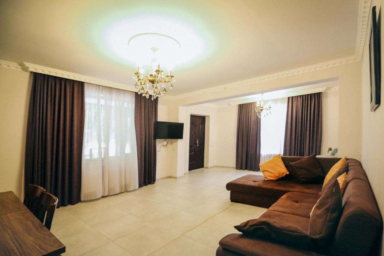 Bebo Babu Guest House Кутаиси Екстериор снимка