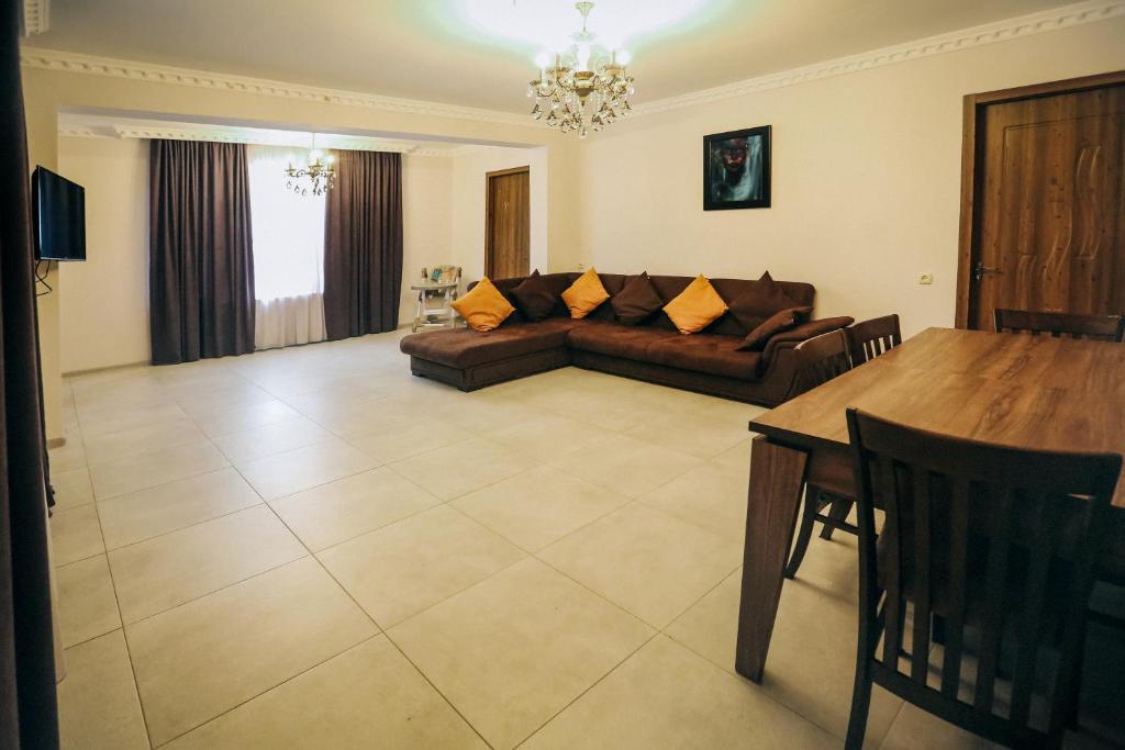 Bebo Babu Guest House Кутаиси Екстериор снимка